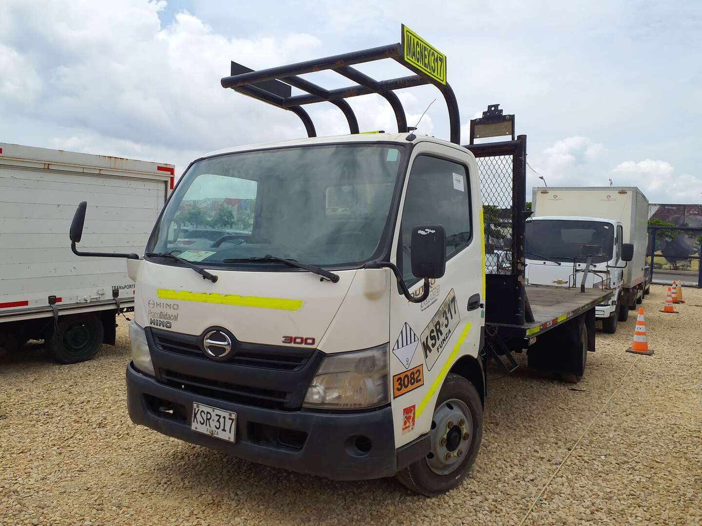 Hino - Dutro - 2022