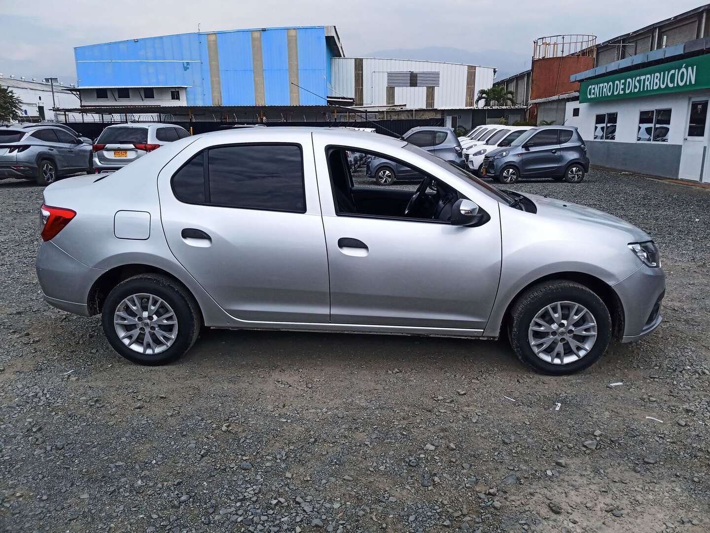 Renault - Logan - 2023