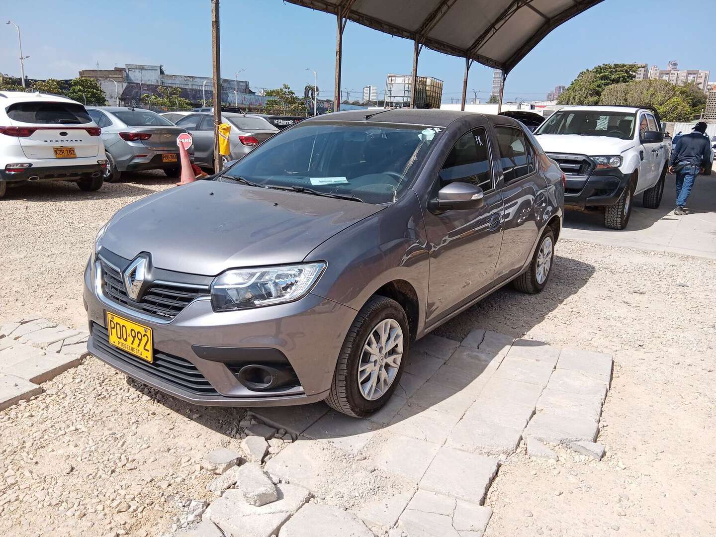 Renault - Logan - 2025