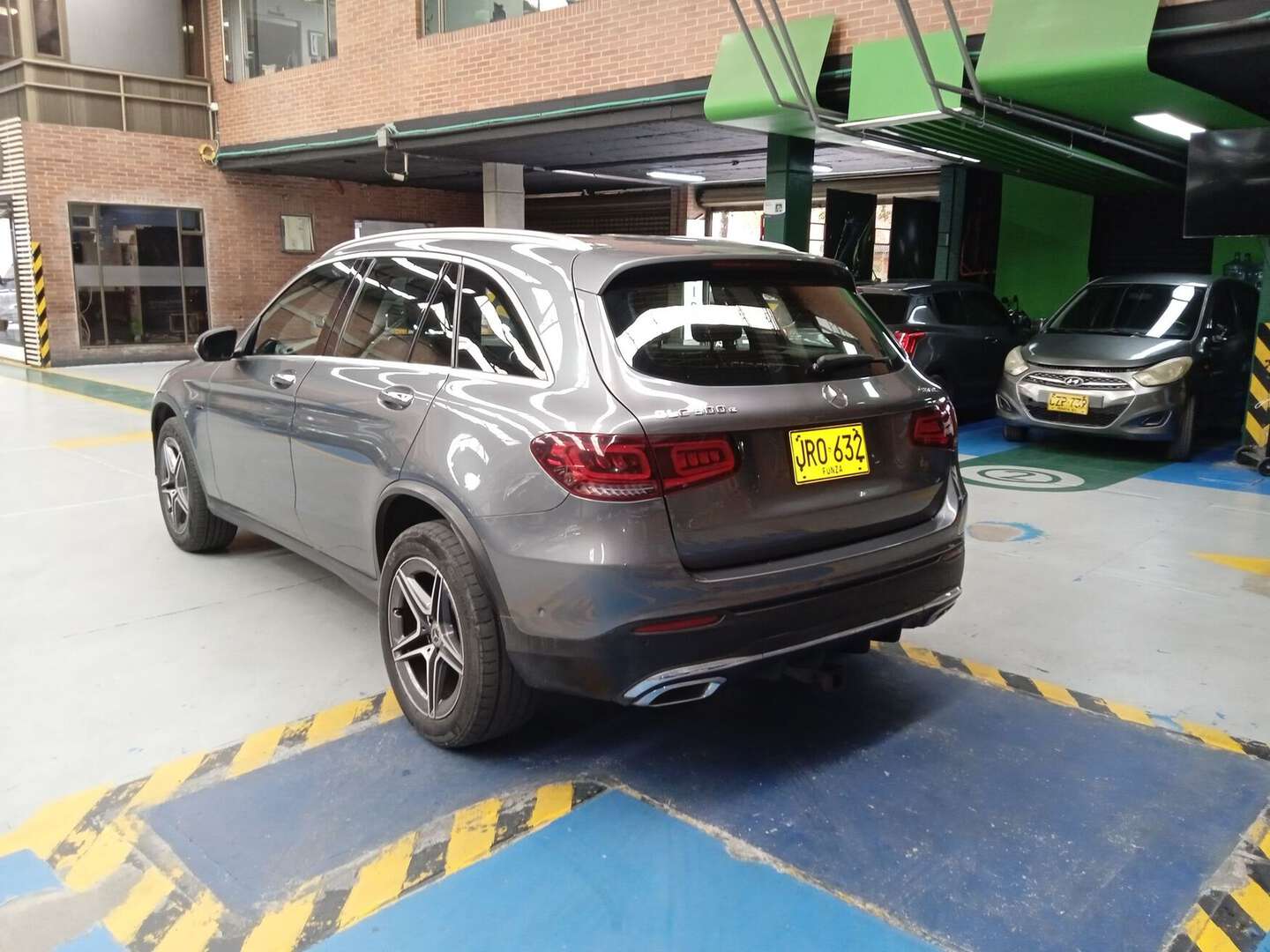 Mercedes Benz - GLC300E - 2022