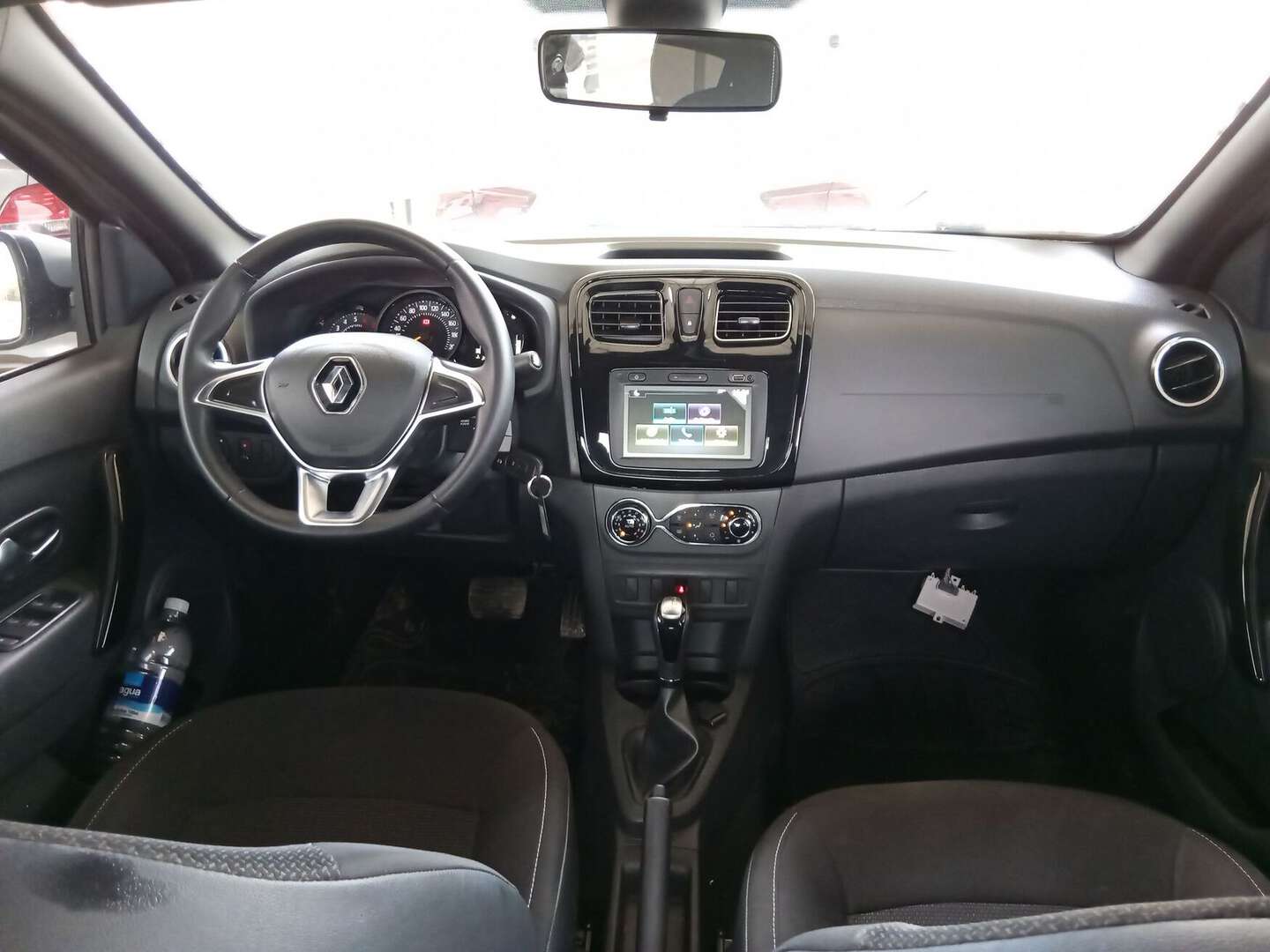 Renault - Logan - 2026