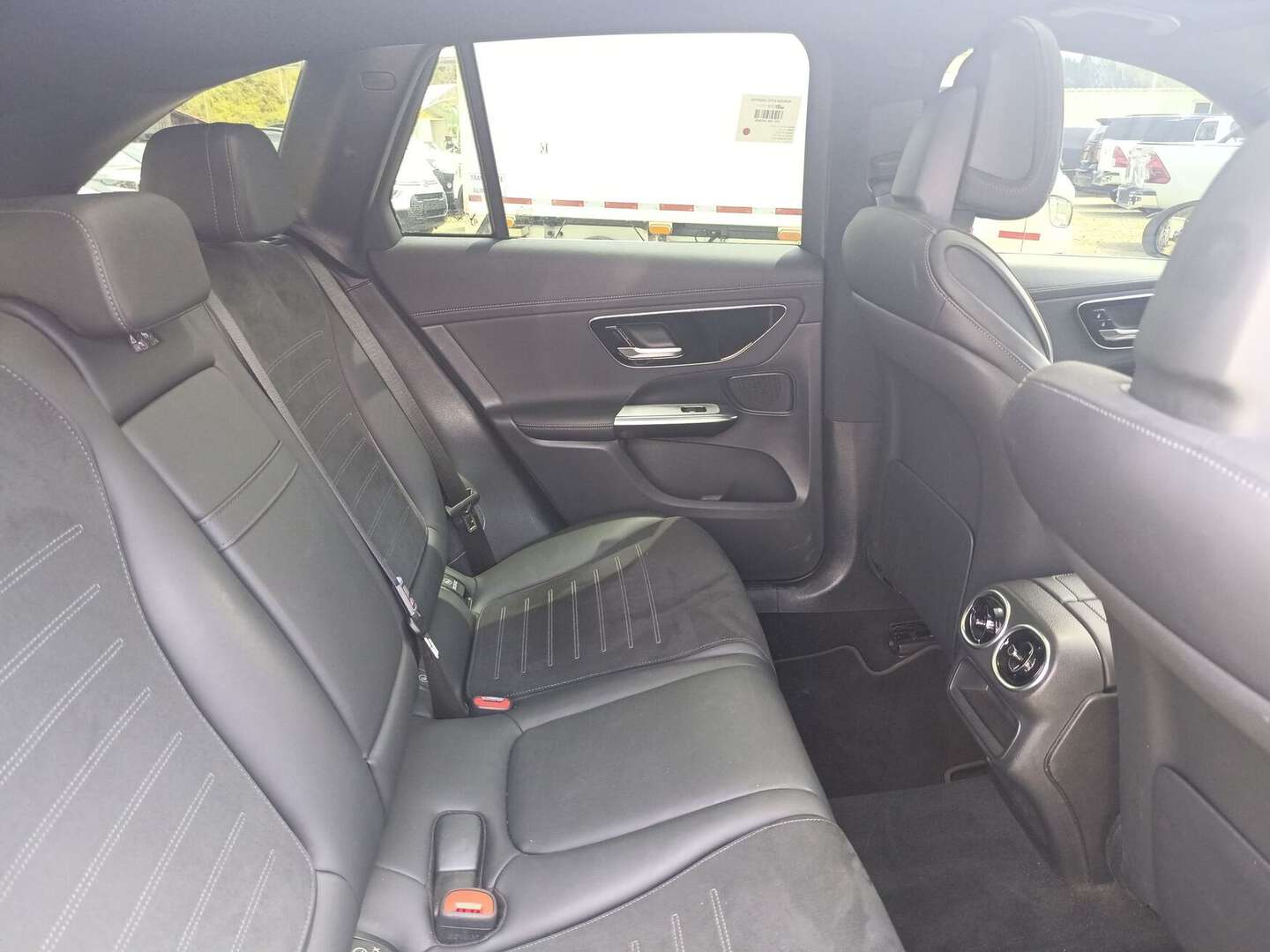 Mercedes Benz - GLC300 - 2025