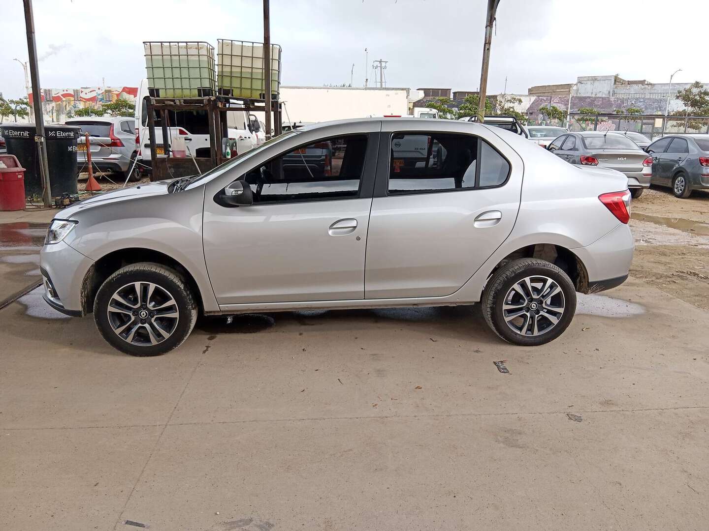 Renault - Logan - 2026