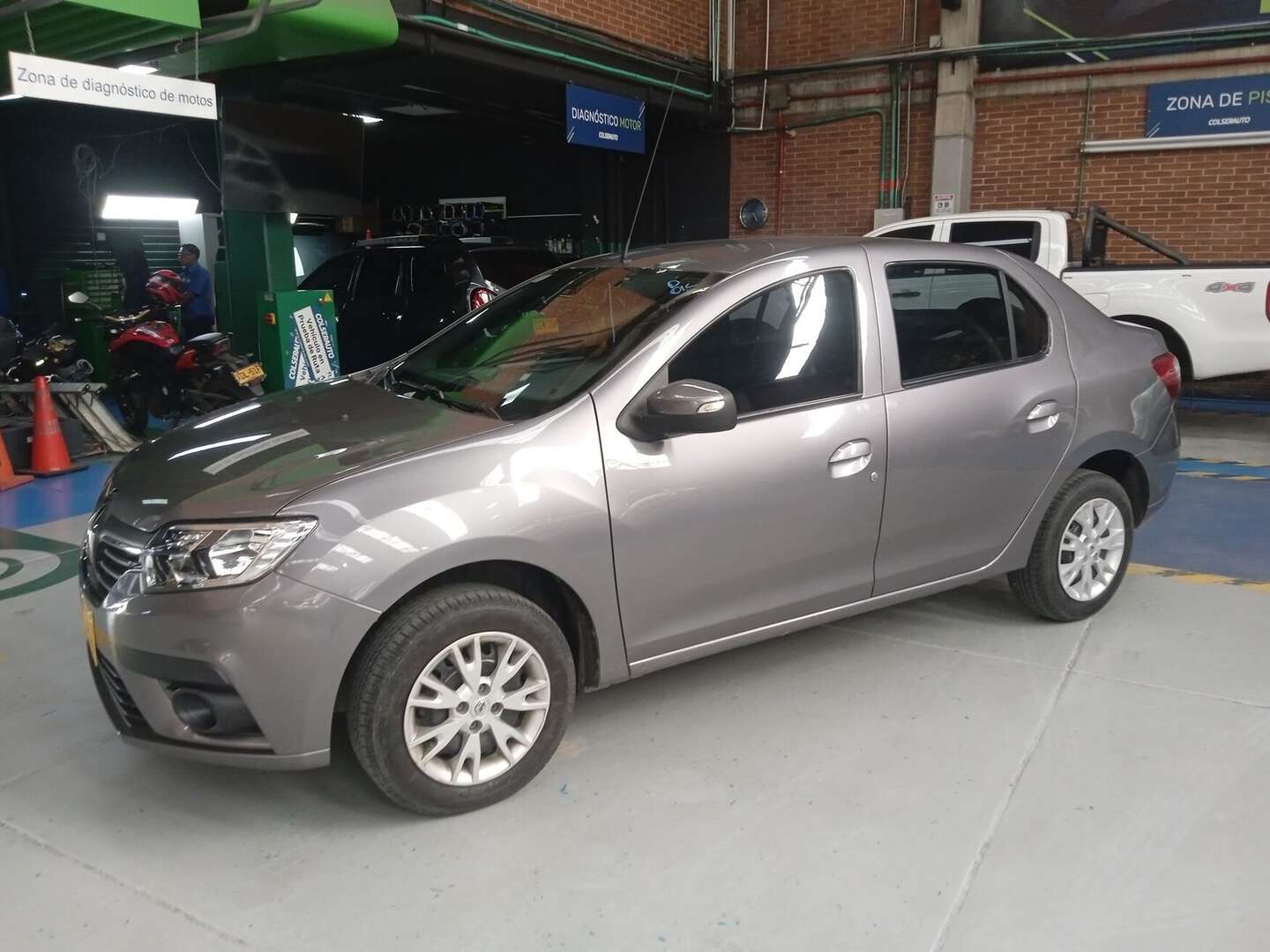 Renault - Logan - 2026