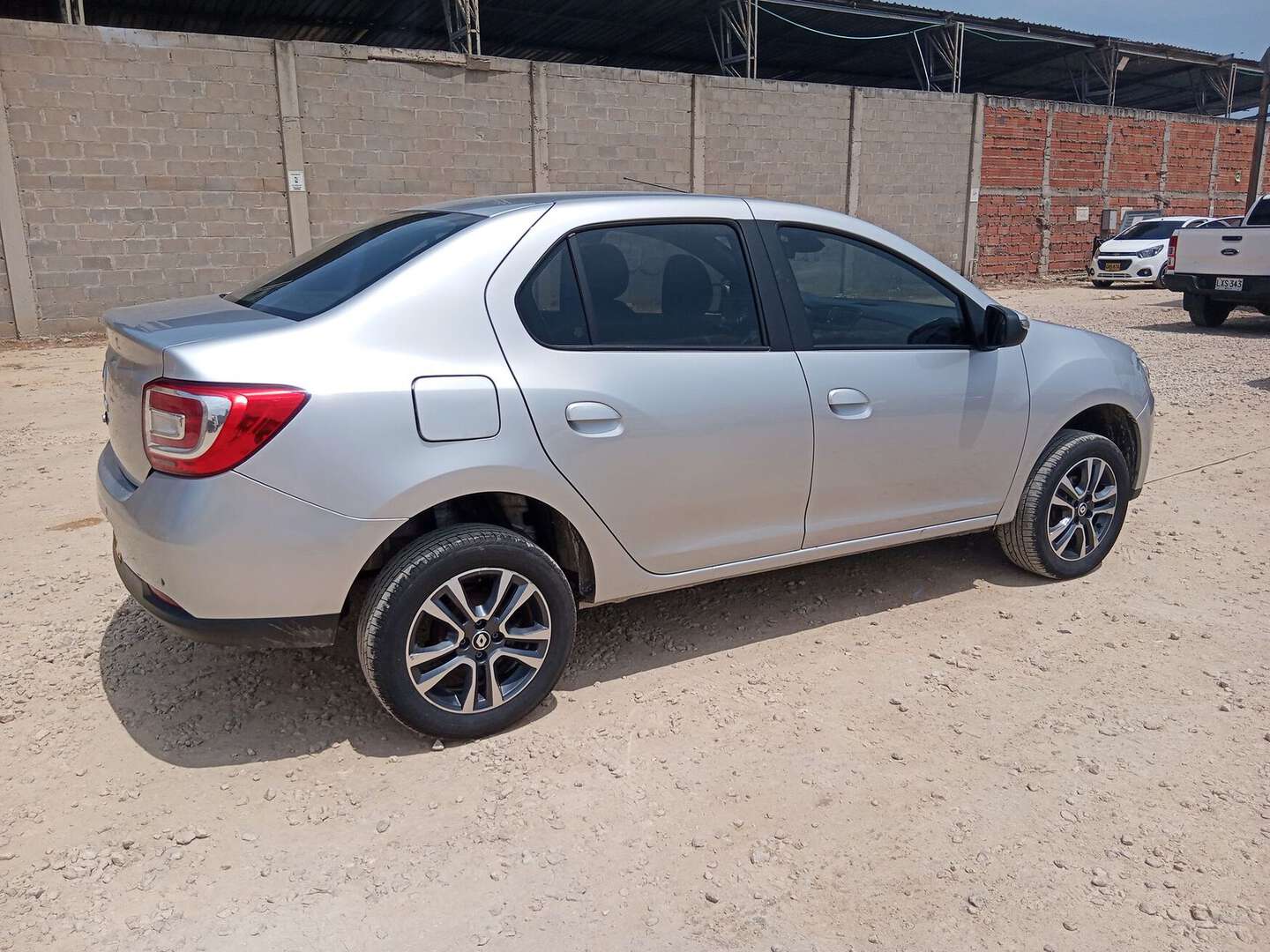 Renault - Logan - 2026