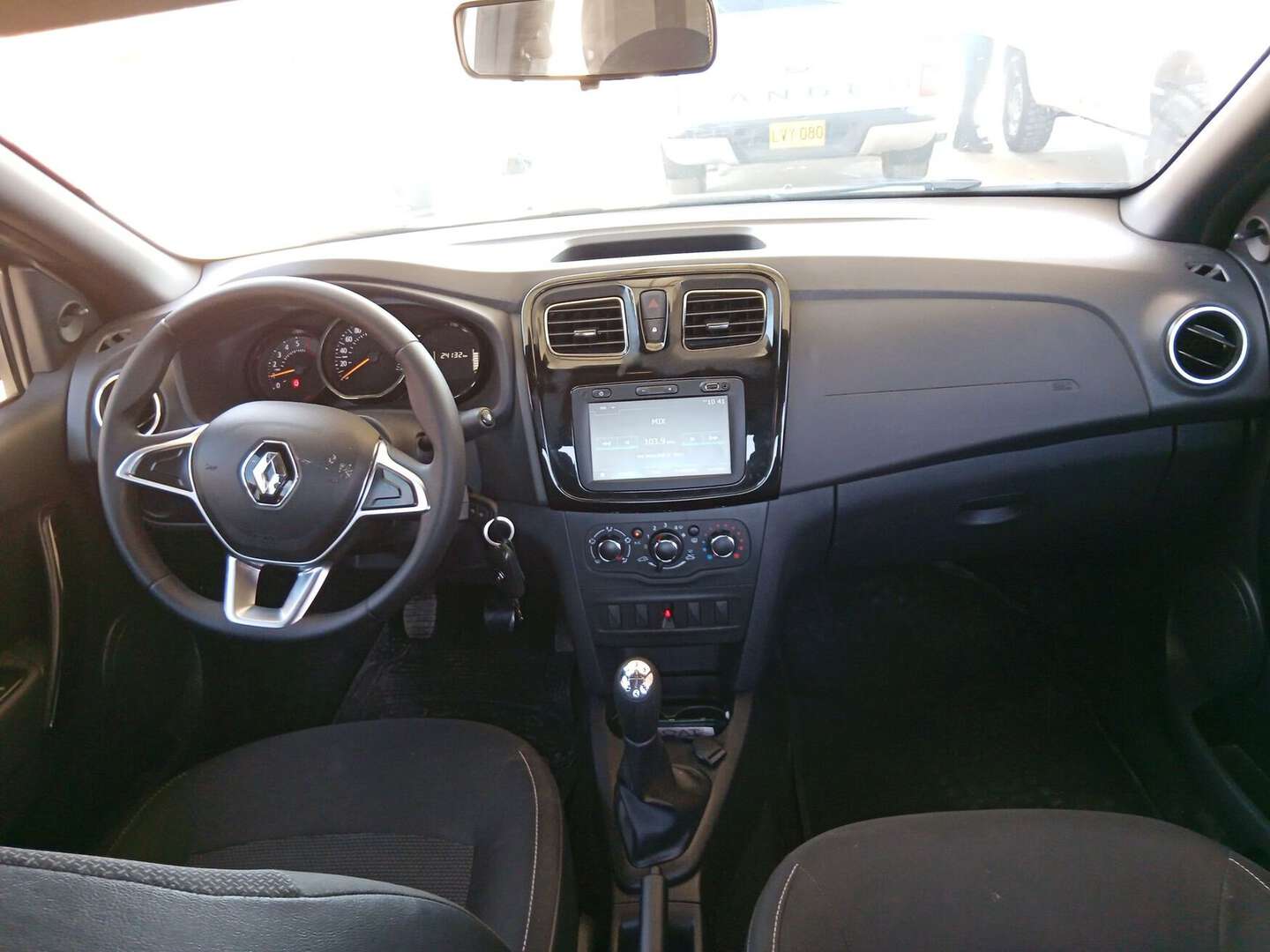 Renault - Logan - 2026