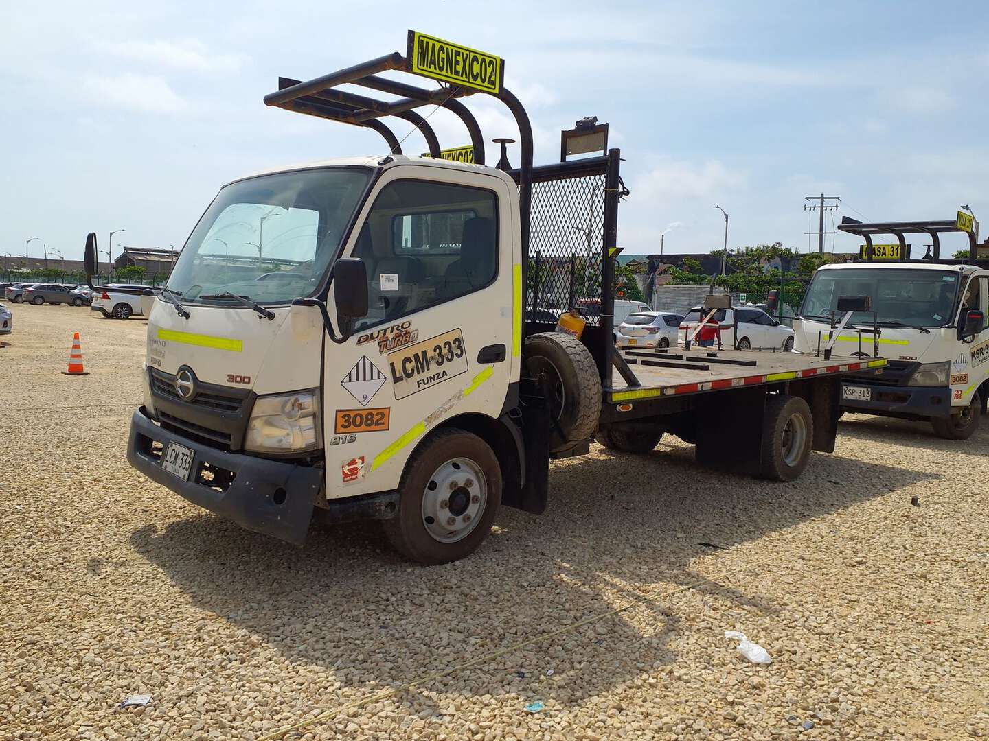 Hino - Dutro - 2022