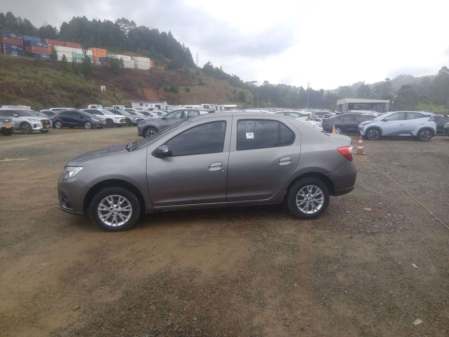 Renault - Logan - 2026