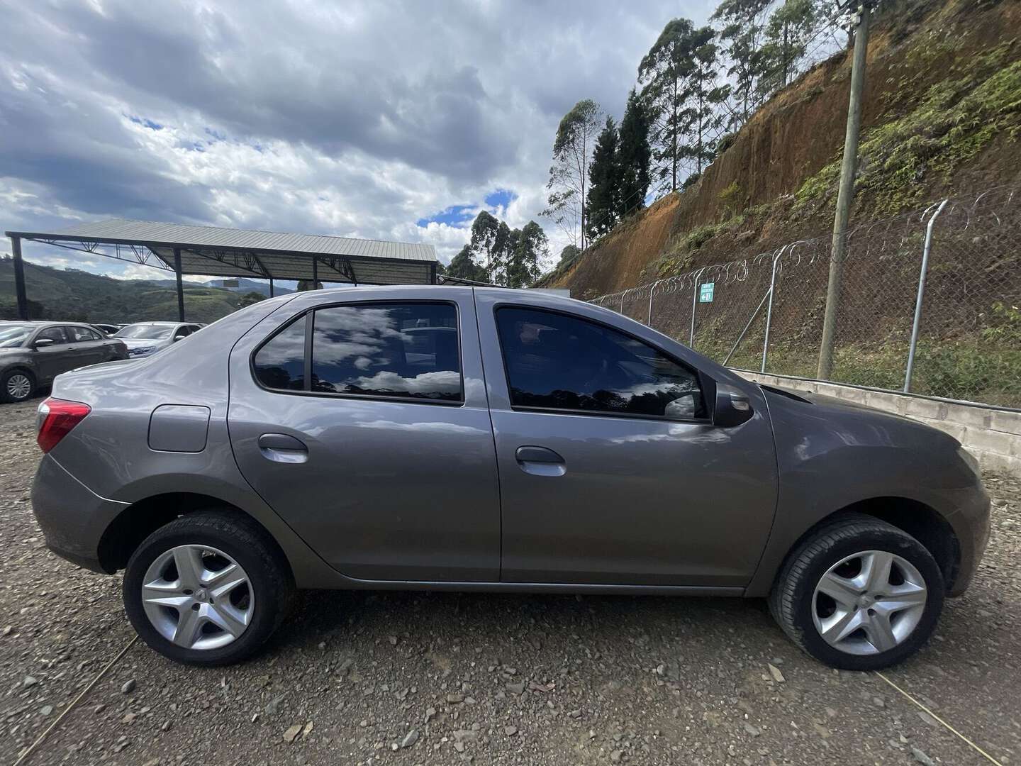 Renault - Logan - 2023