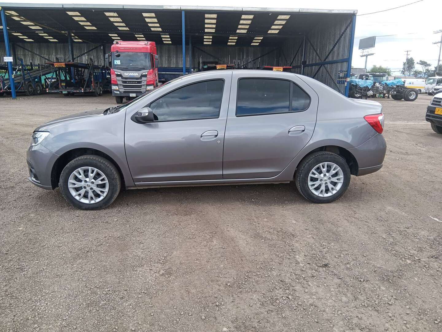 Renault - Logan - 2026