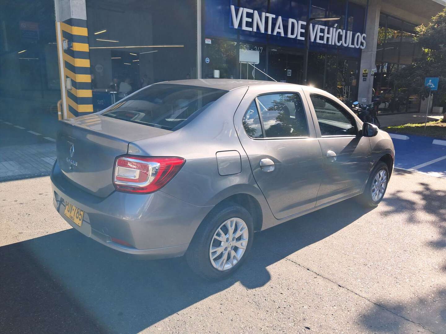 Renault - Logan - 2026