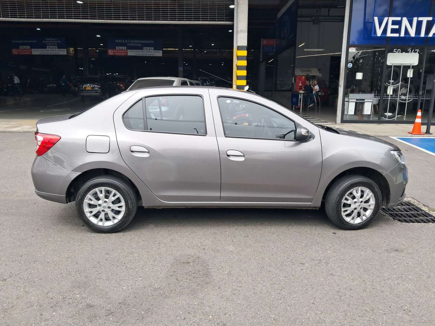 Renault - Logan - 2026