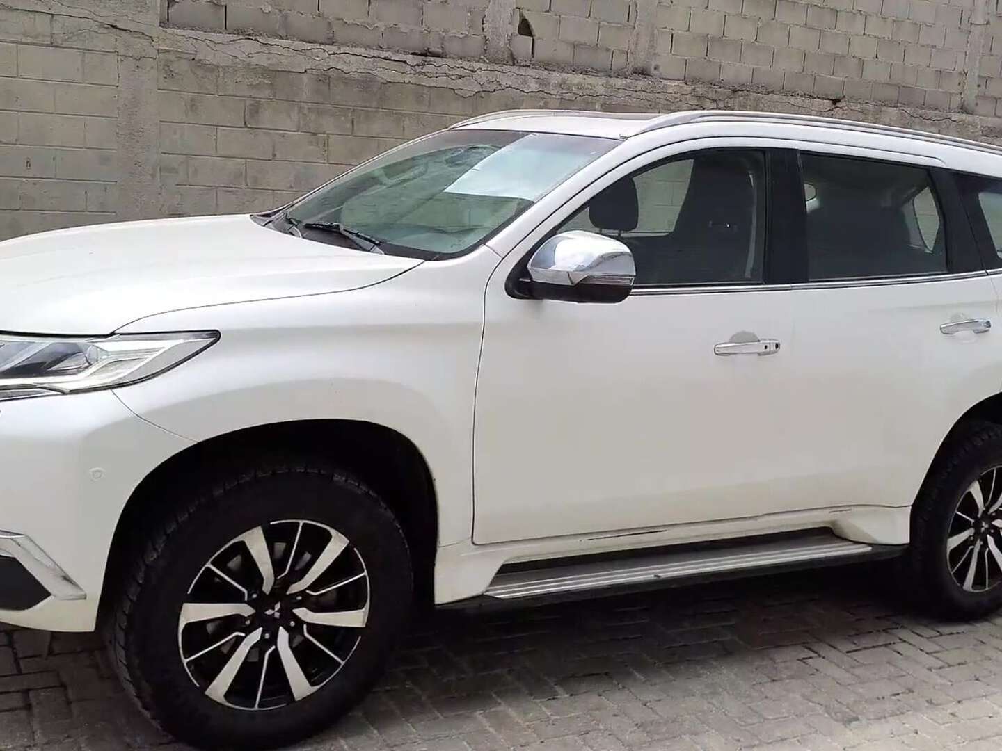 Mitsubishi - Montero Sport - 2020