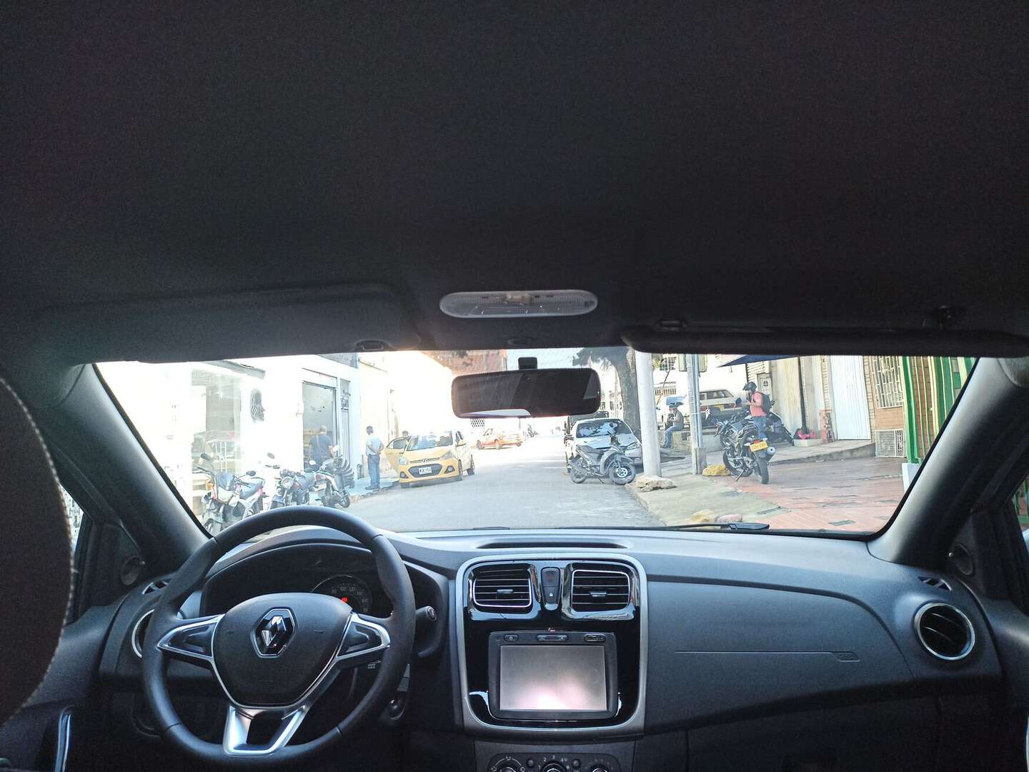 Renault - Logan - 2026
