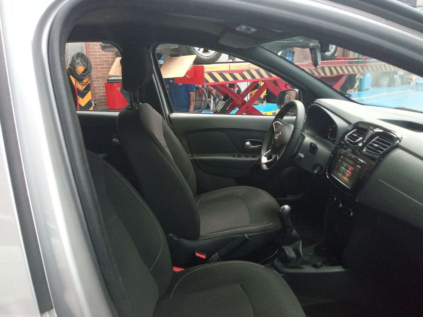 Renault - Logan - 2025