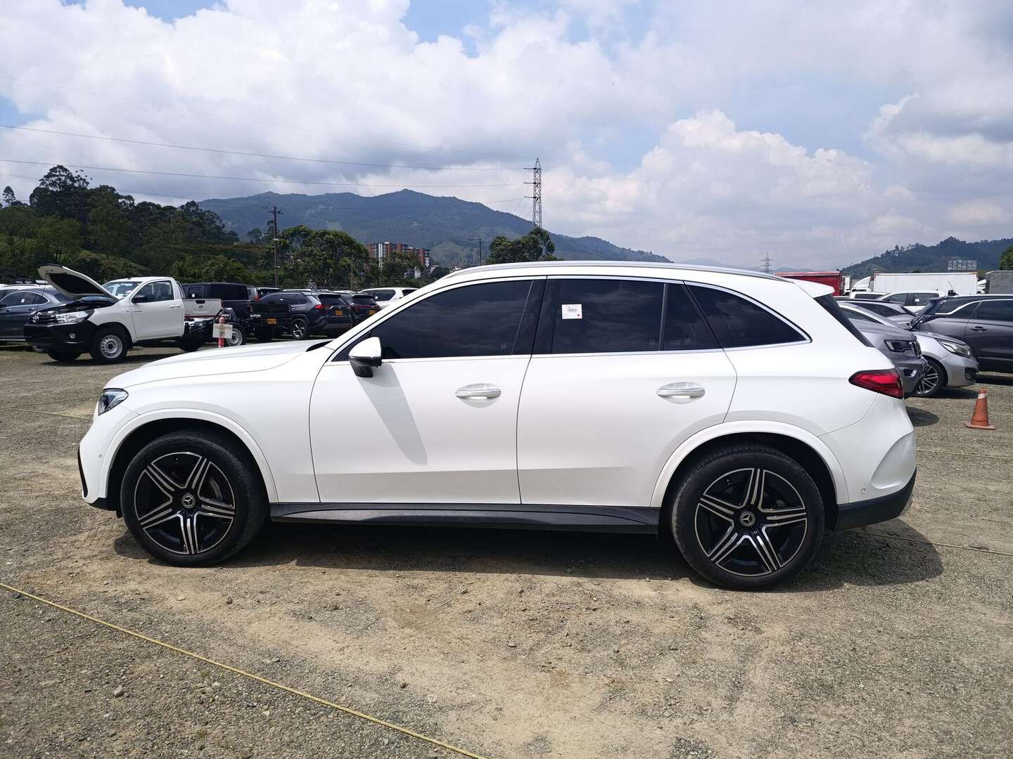 Mercedes Benz - GLC300 - 2025