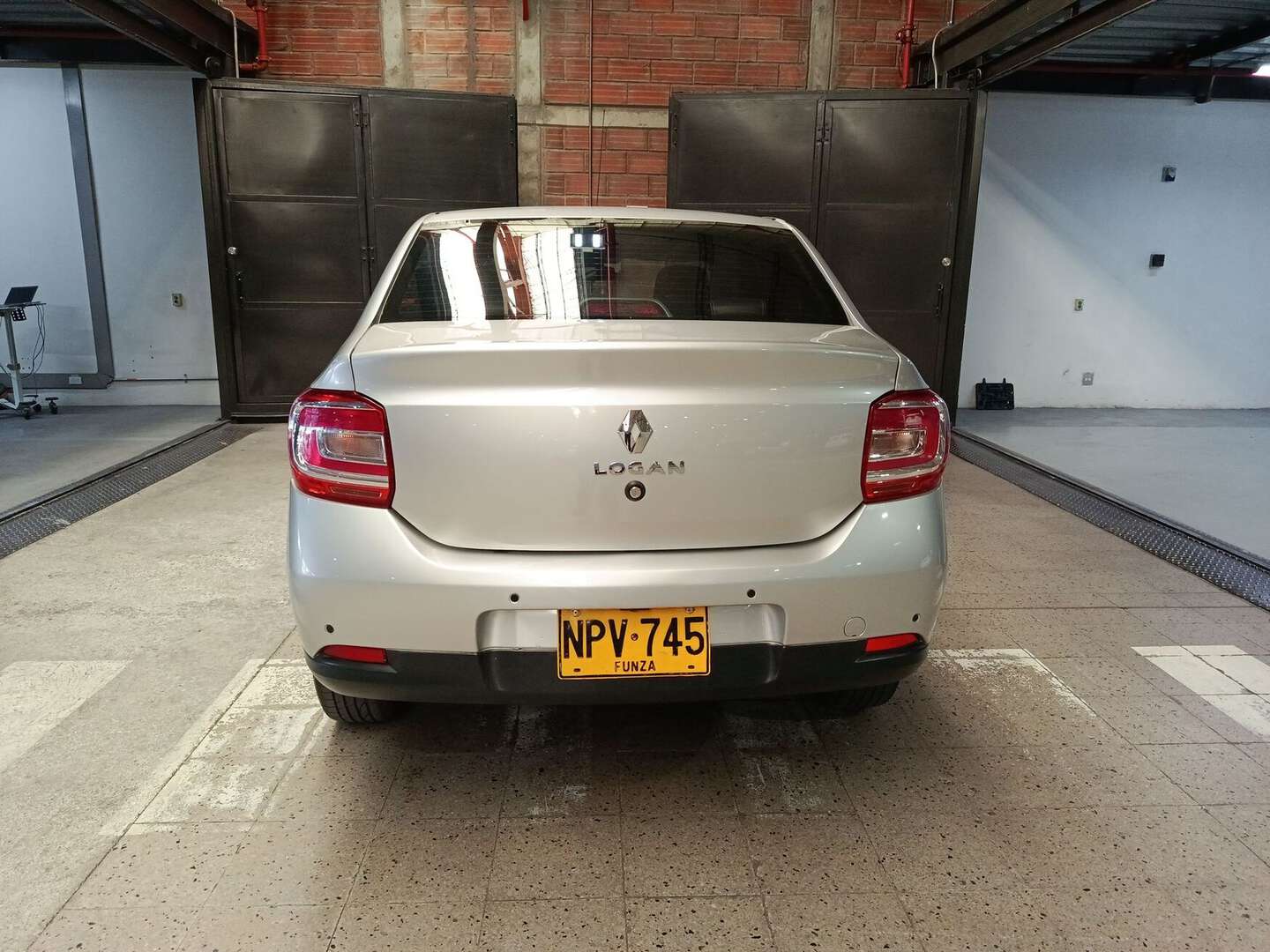 Renault - Logan - 2025