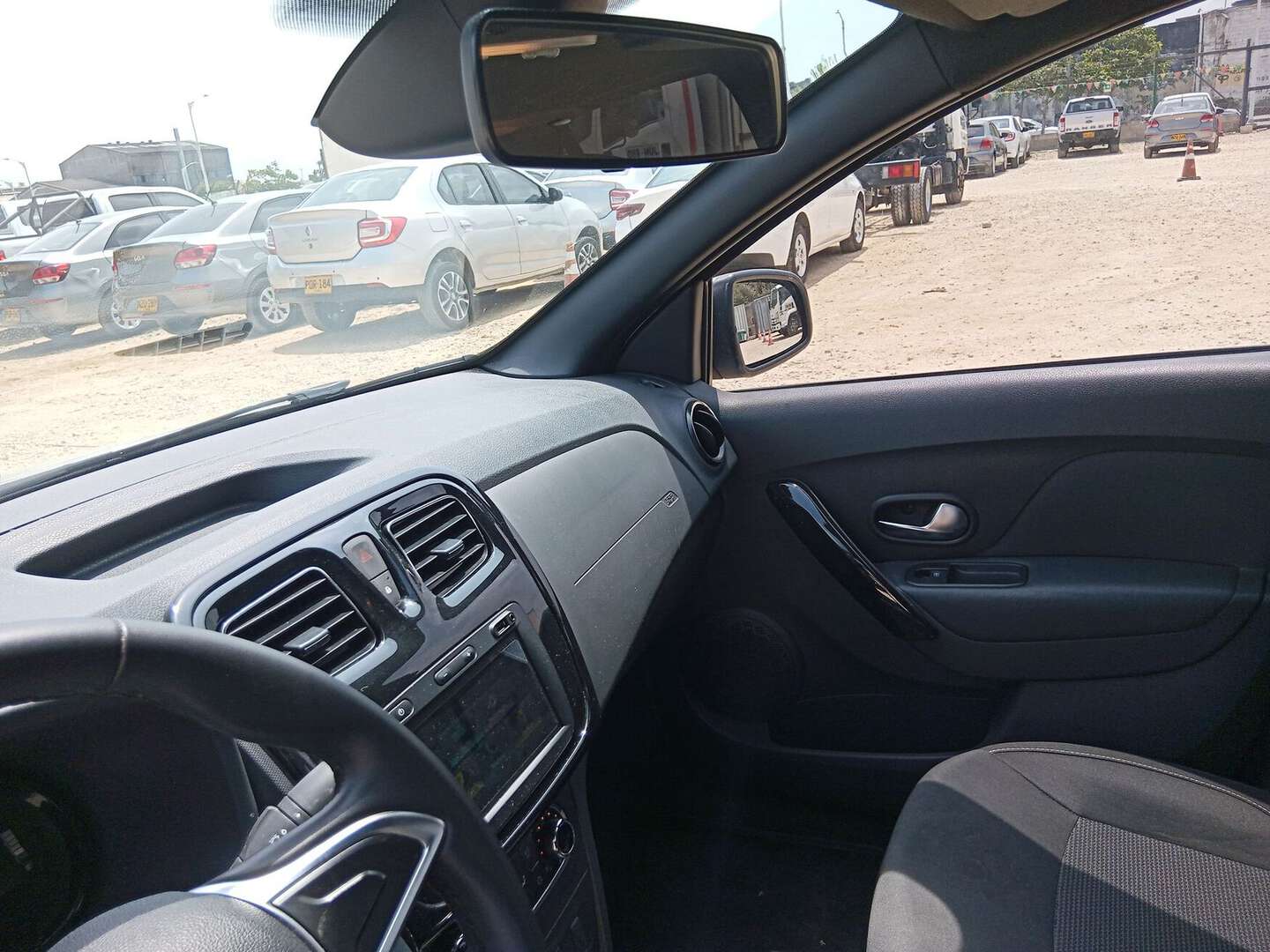 Renault - Logan - 2026