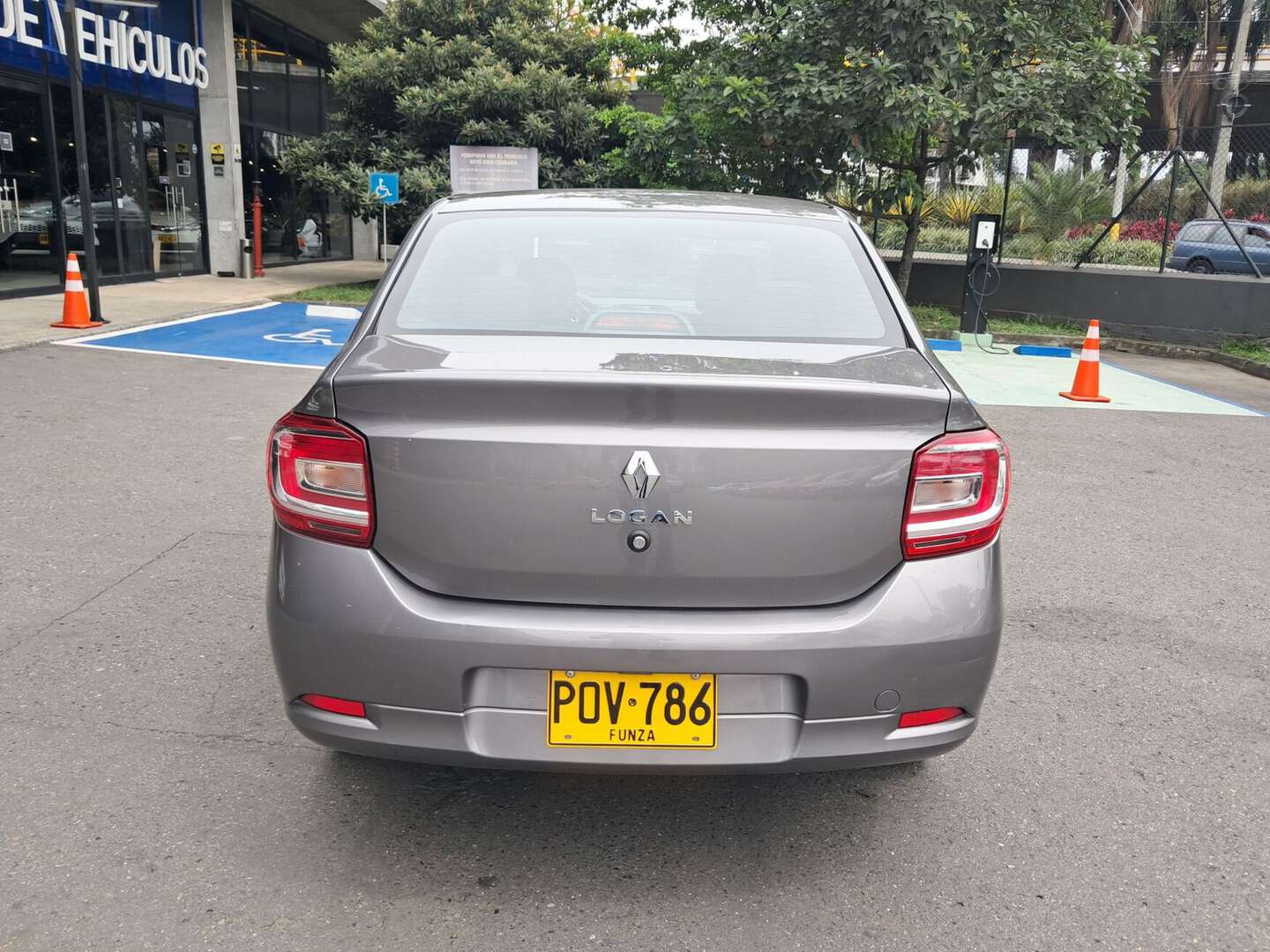 Renault - Logan - 2026