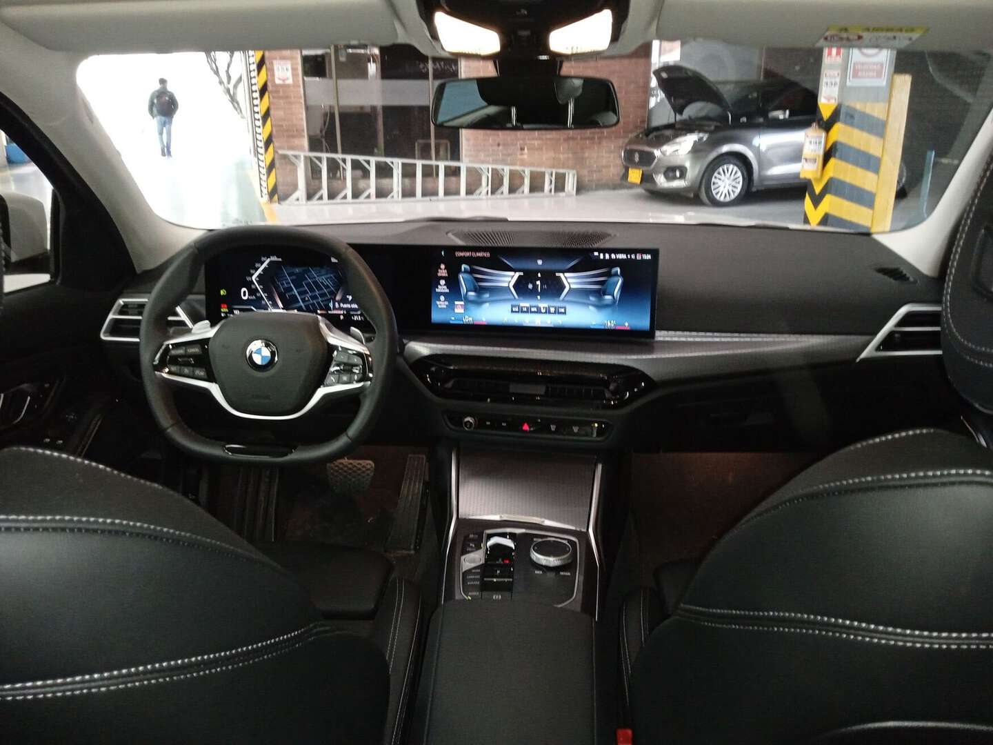BMW - 320i - 2025