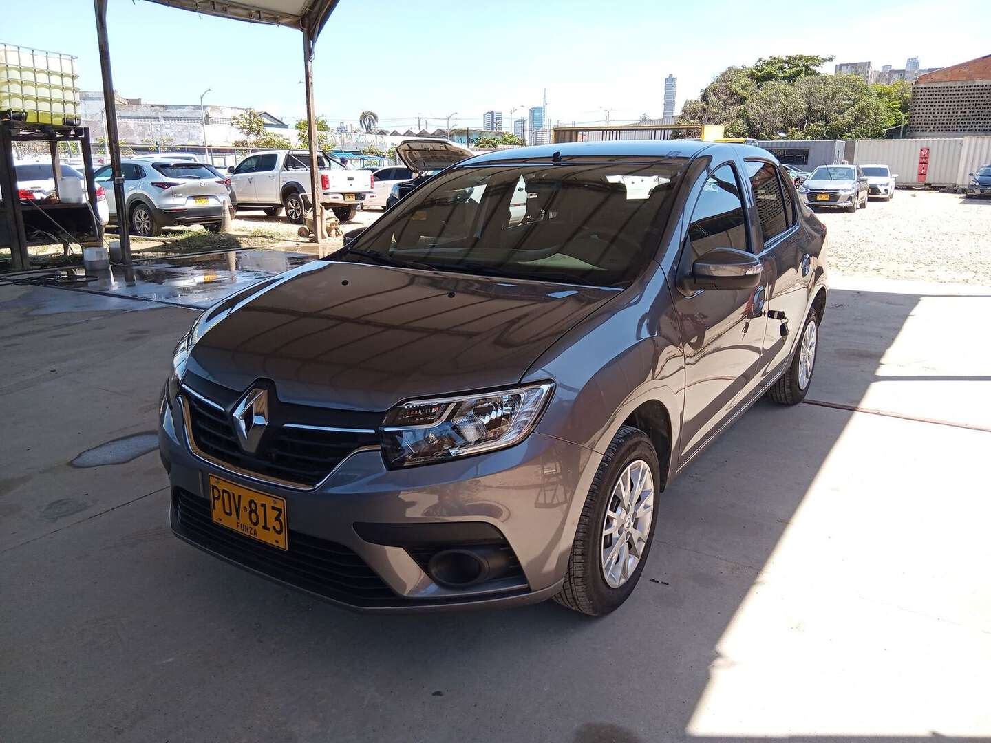 Renault - Logan - 2026