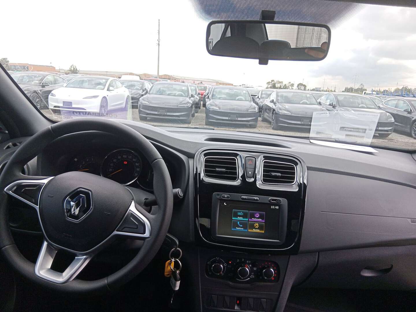 Renault - Logan - 2026