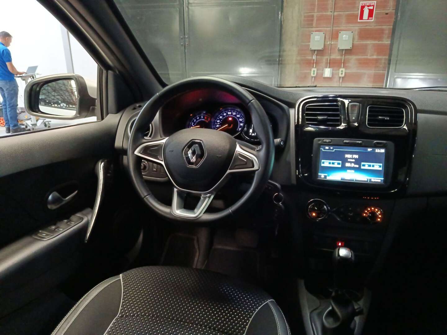 Renault - Logan - 2025