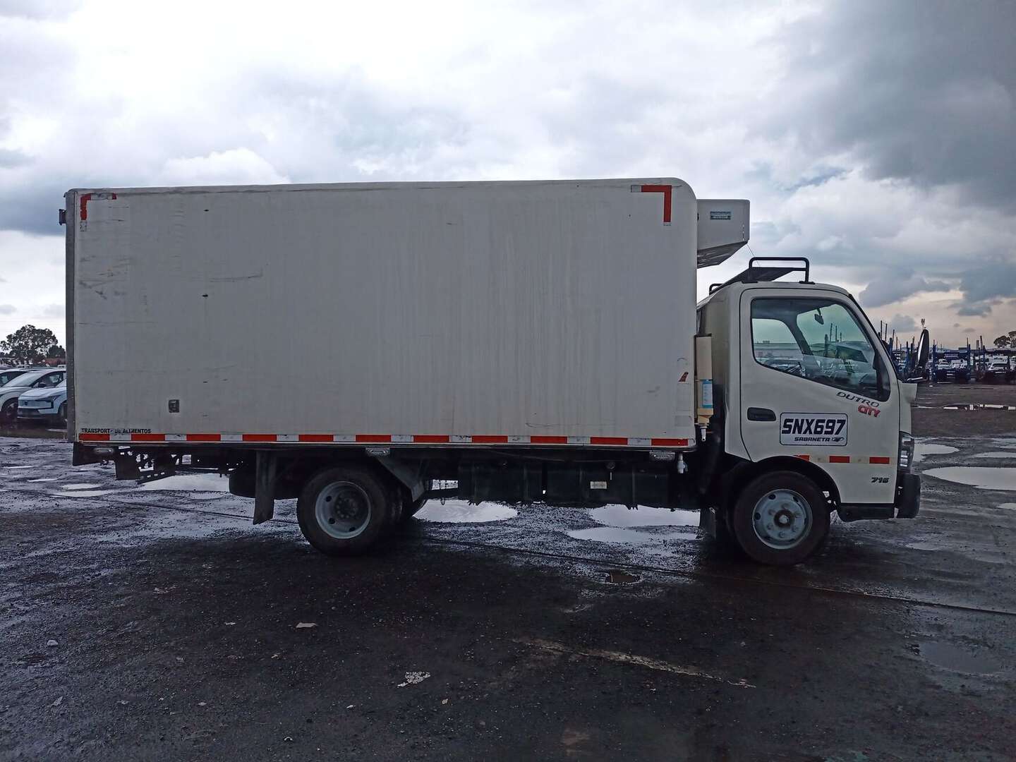 Hino - Dutro - 2016