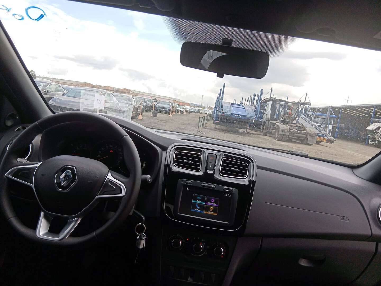 Renault - Logan - 2026