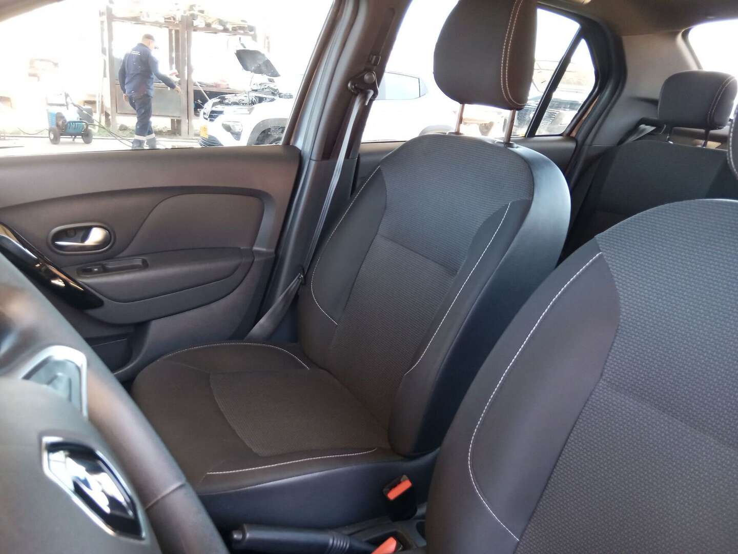 Renault - Logan - 2026