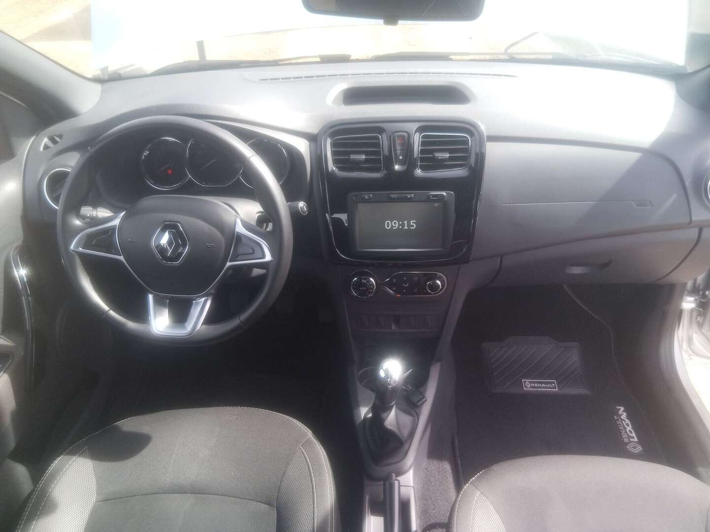 Renault - Logan - 2022