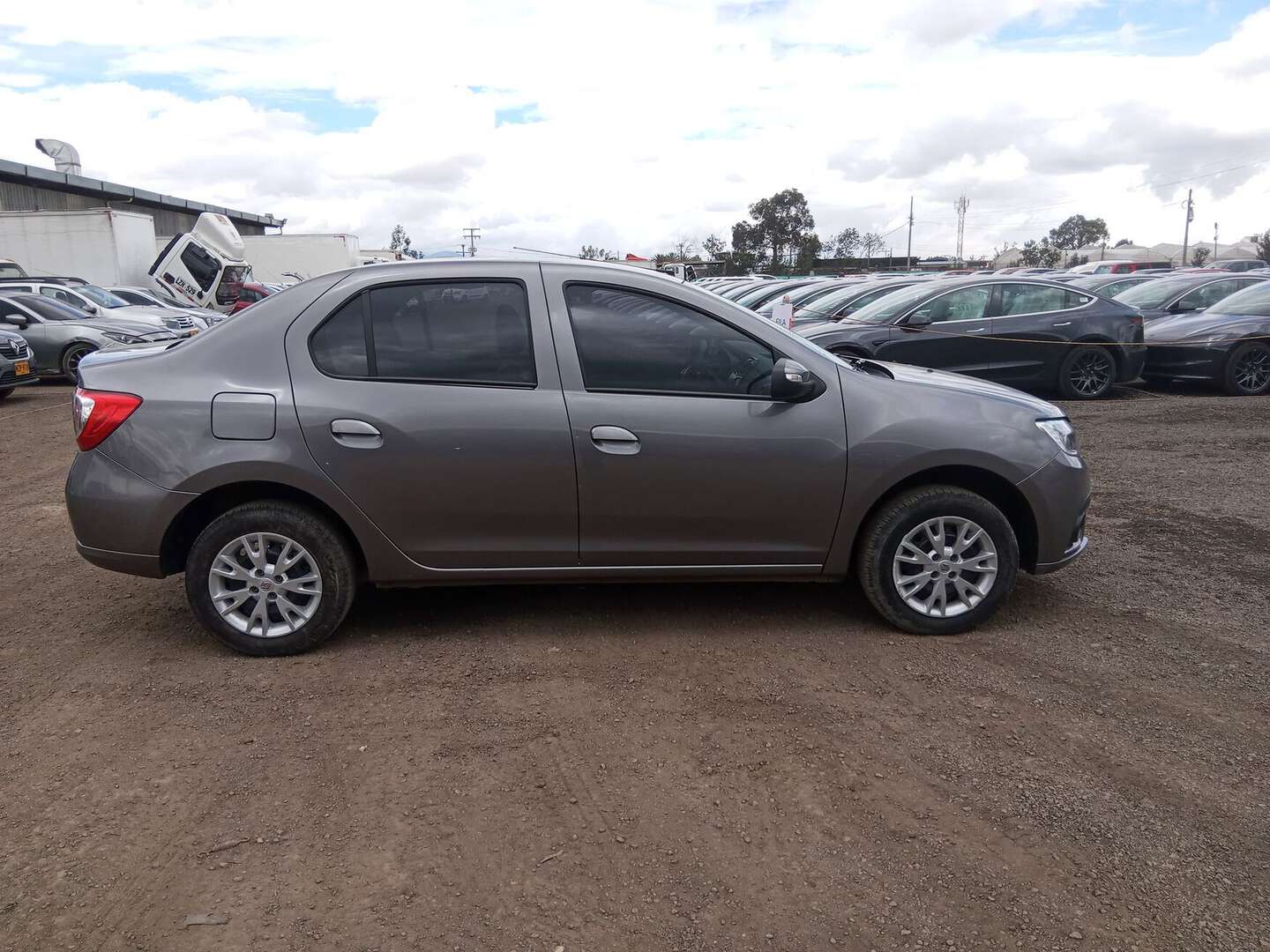Renault - Logan - 2026
