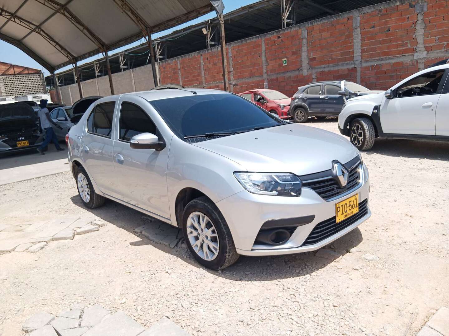 Renault - Logan - 2025