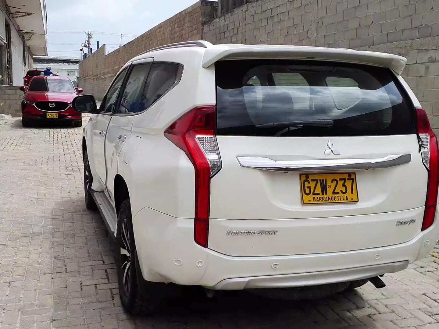Mitsubishi - Montero Sport - 2020