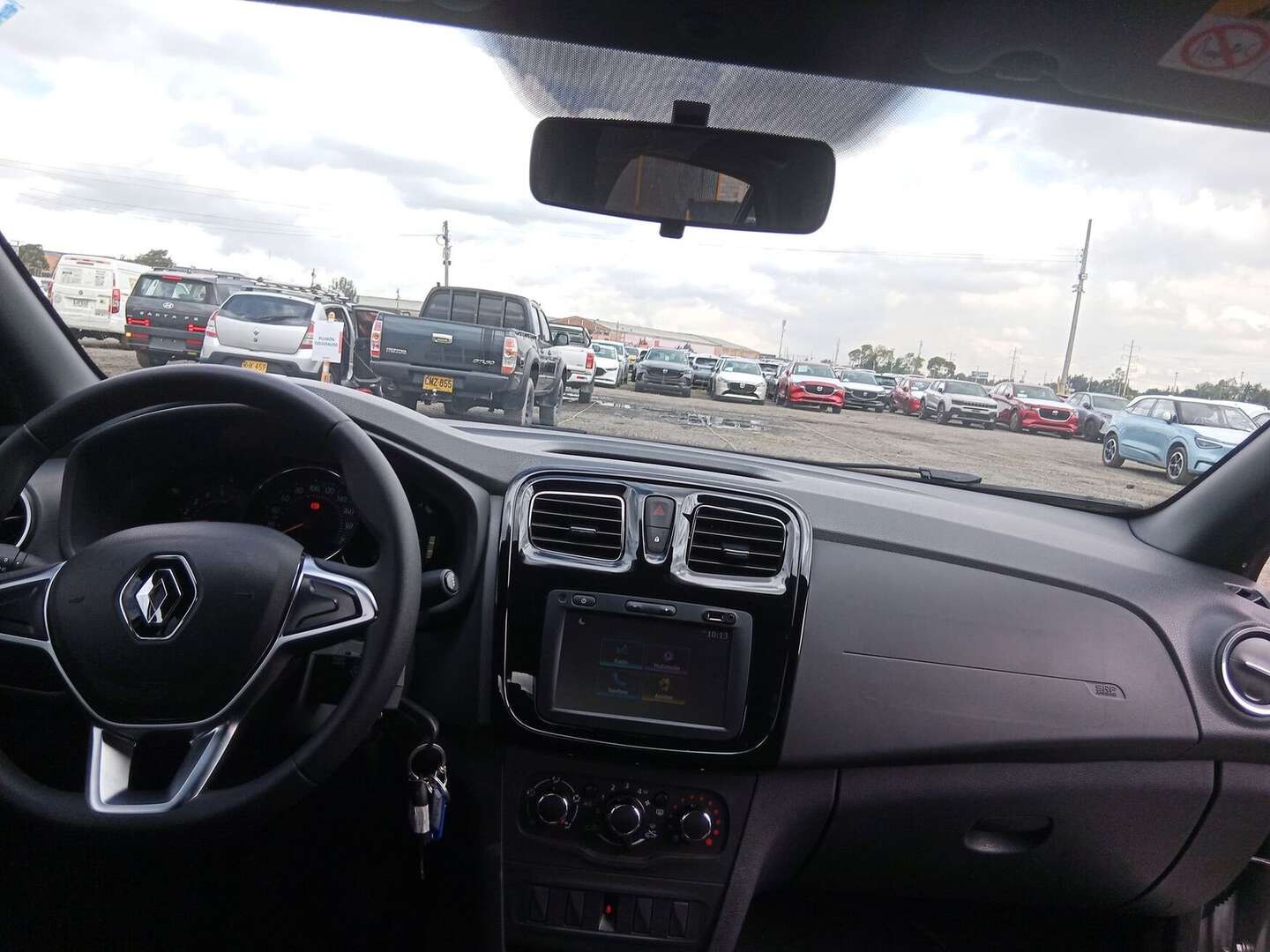 Renault - Logan - 2026