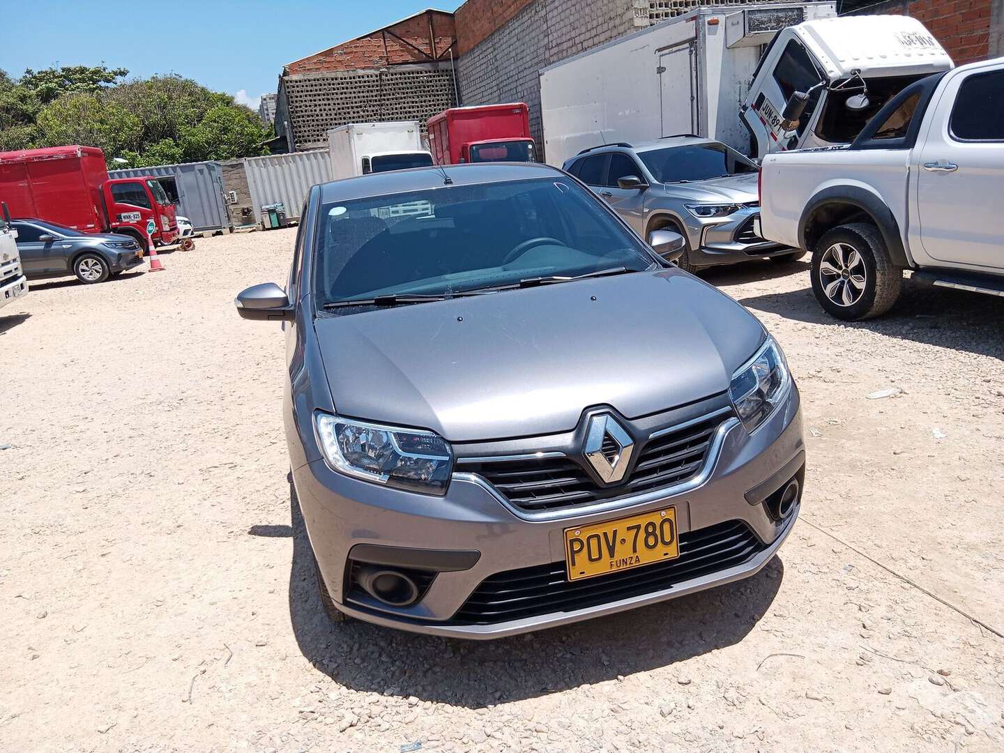 Renault - Logan - 2026