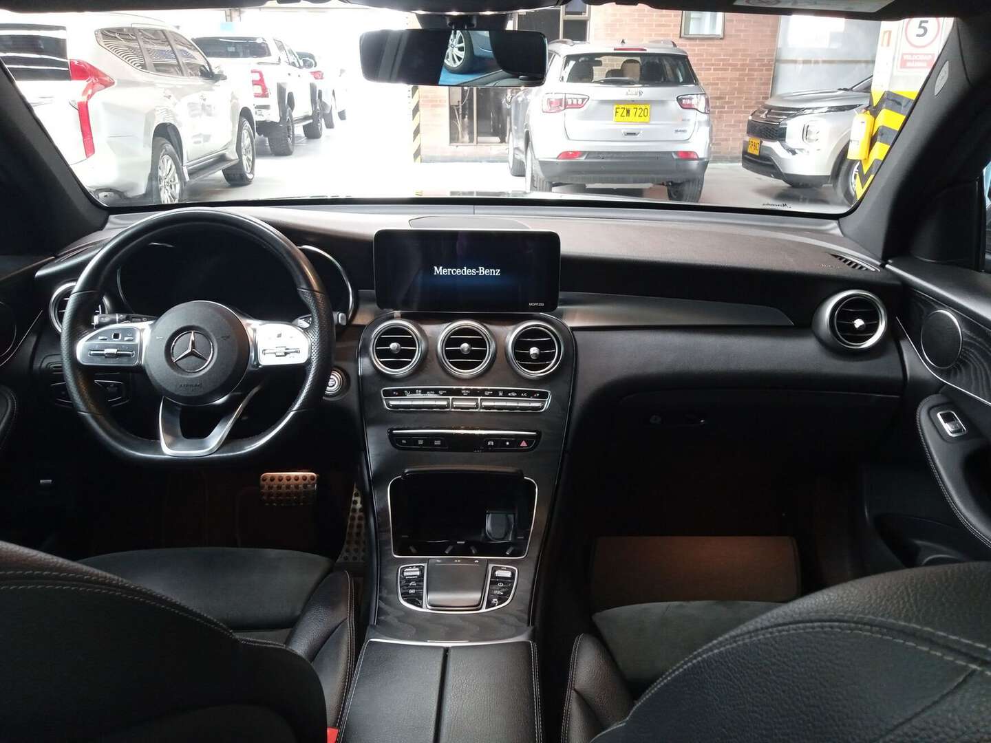 Mercedes Benz - GLC300E - 2022