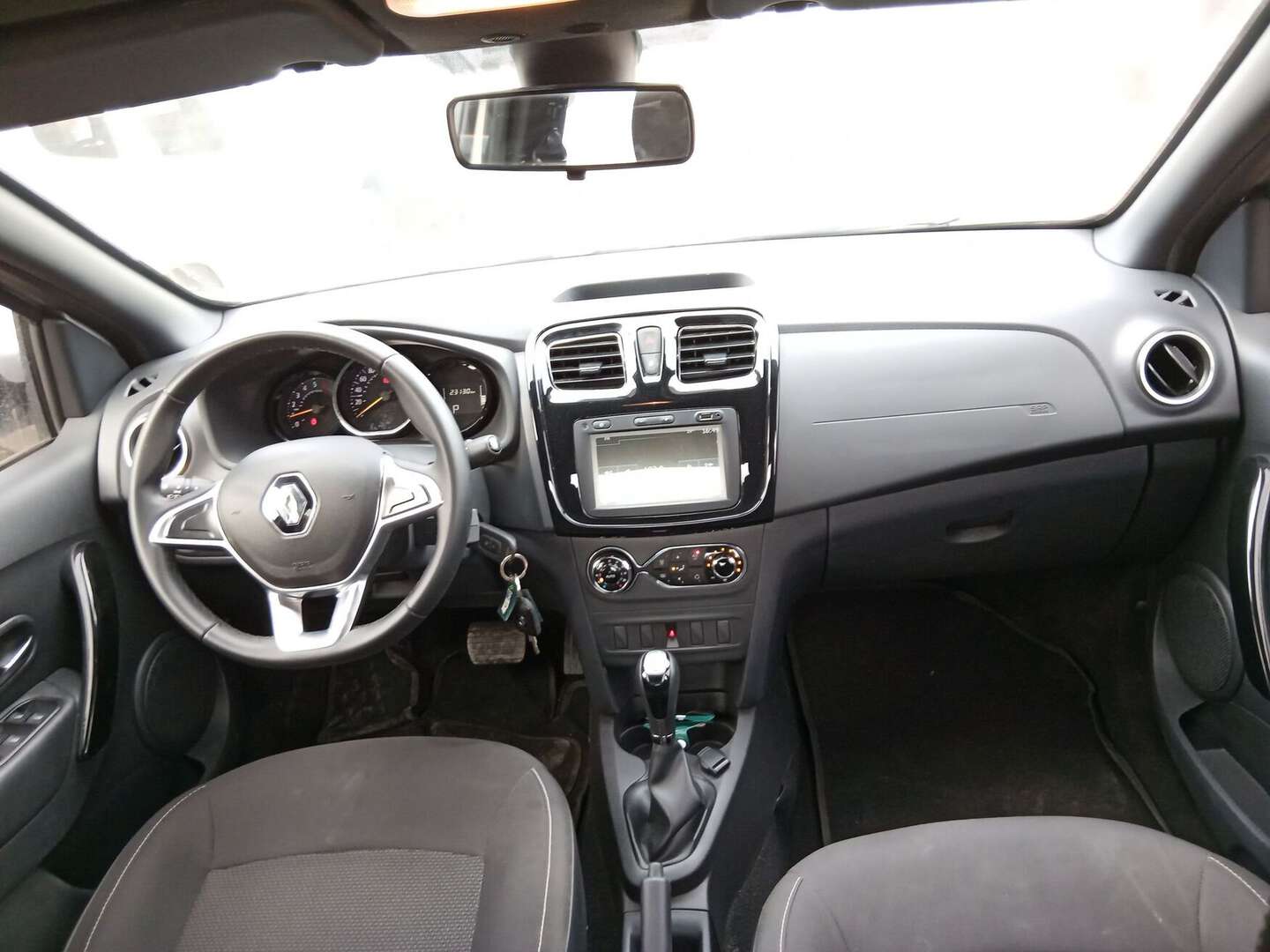 Renault - Logan - 2026