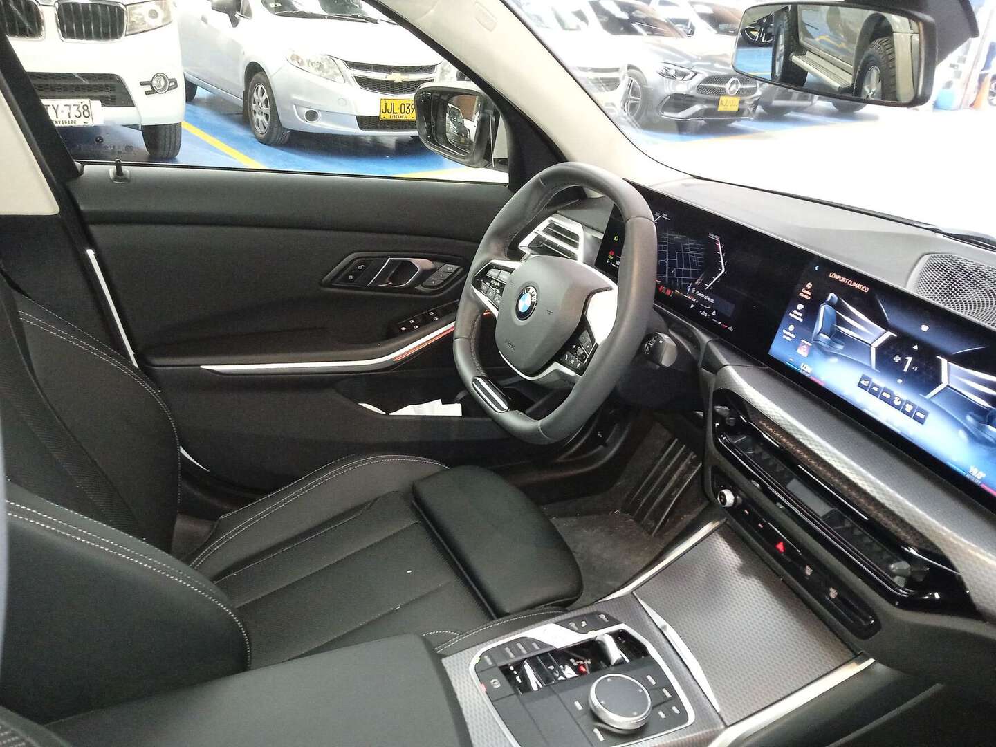 BMW - 320i - 2025