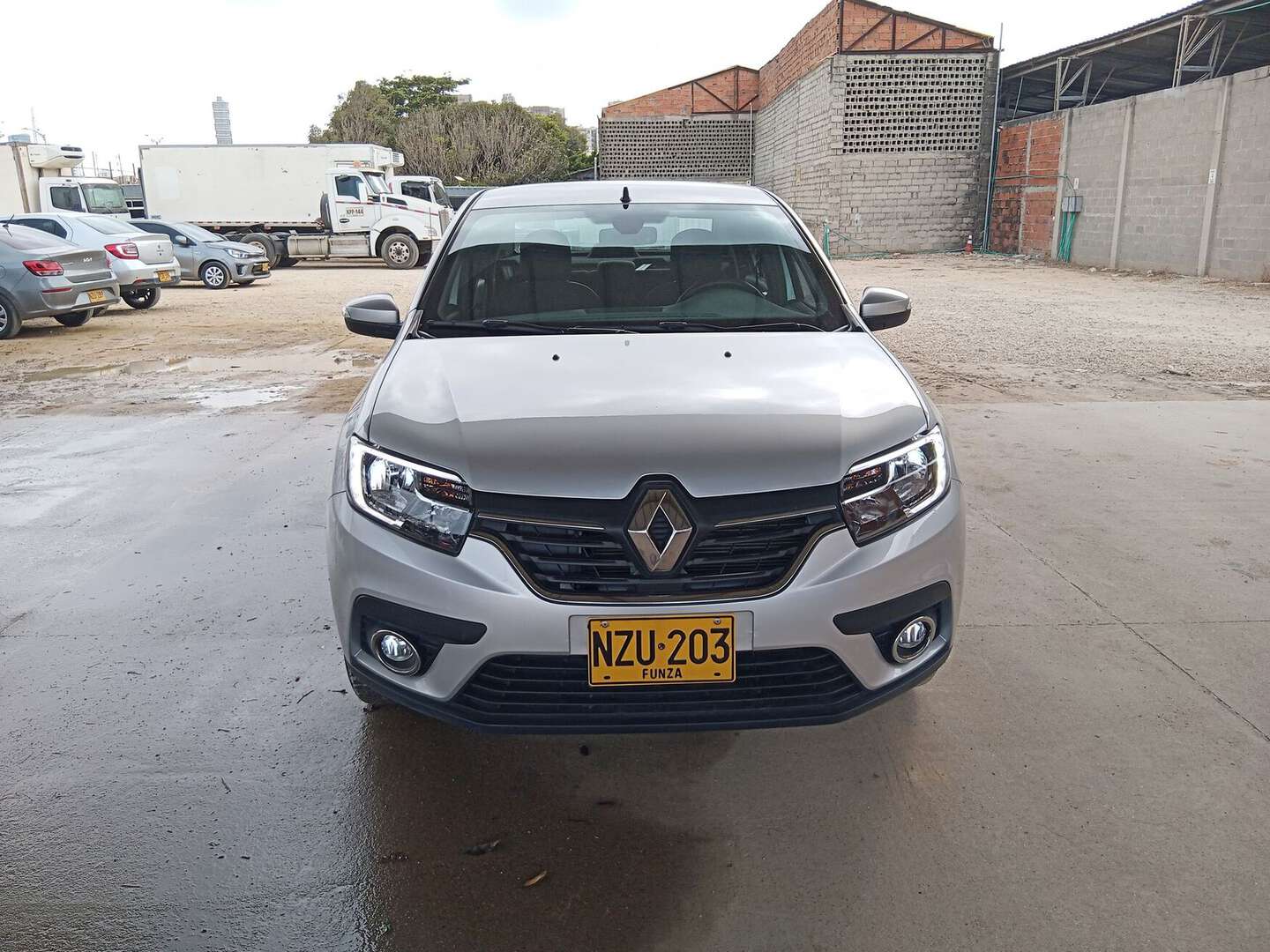 Renault - Logan - 2026