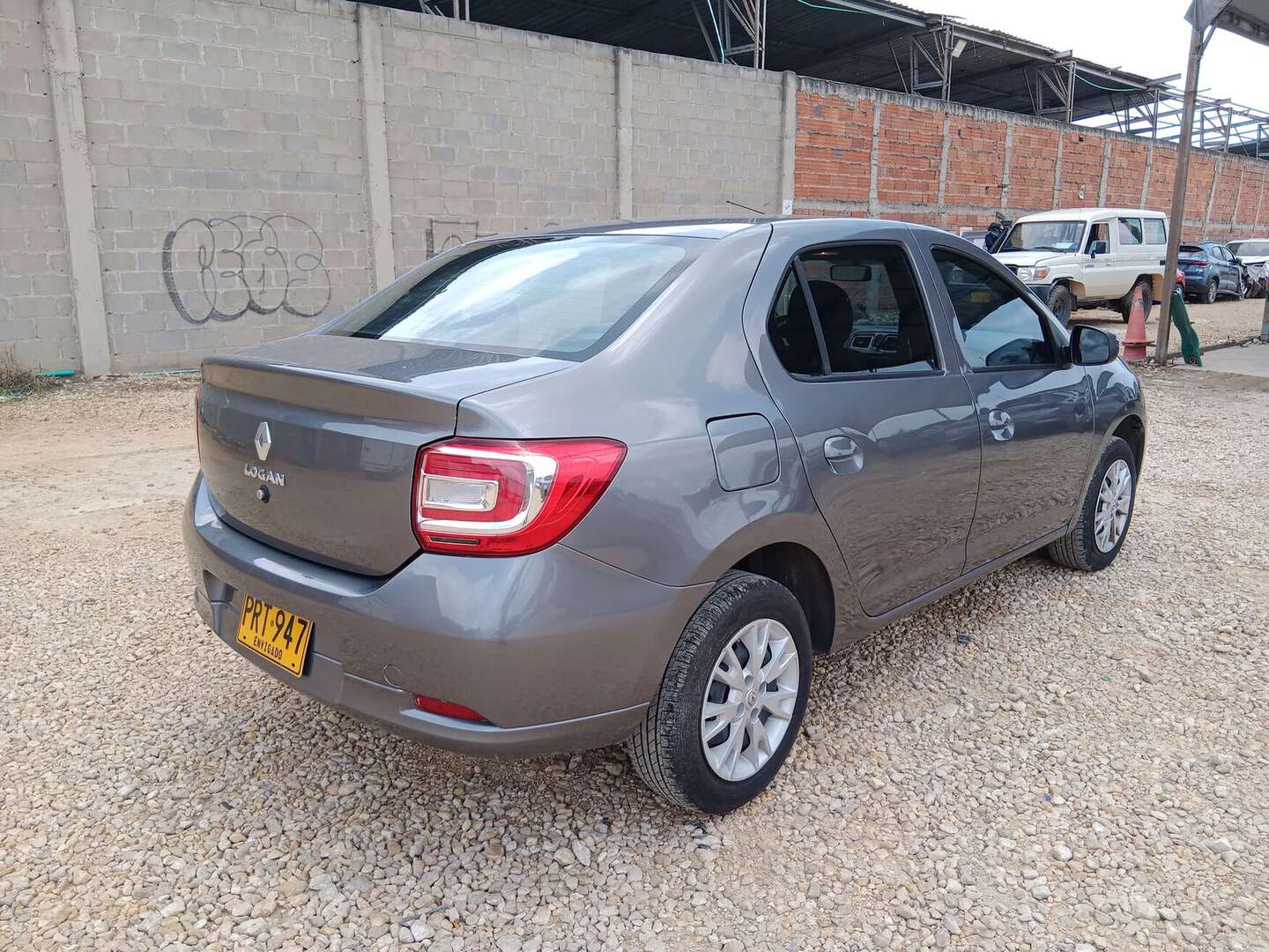 Renault - Logan - 2026