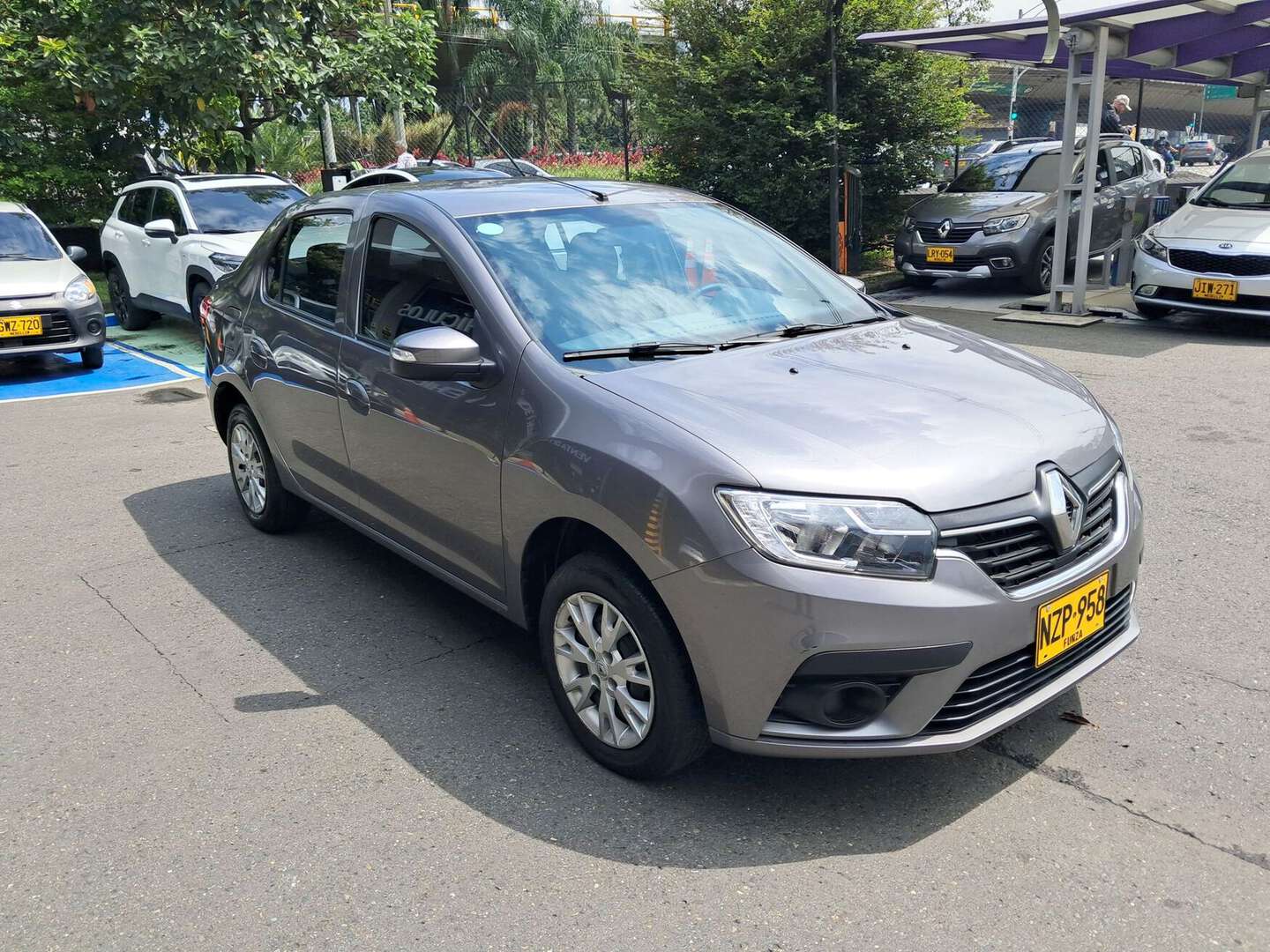 Renault - Logan - 2025