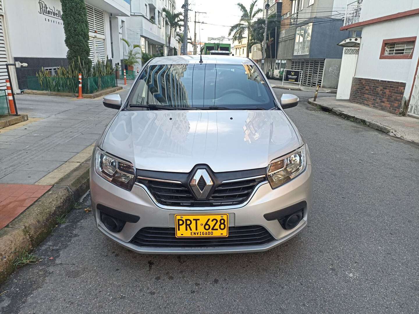 Renault - Logan - 2026