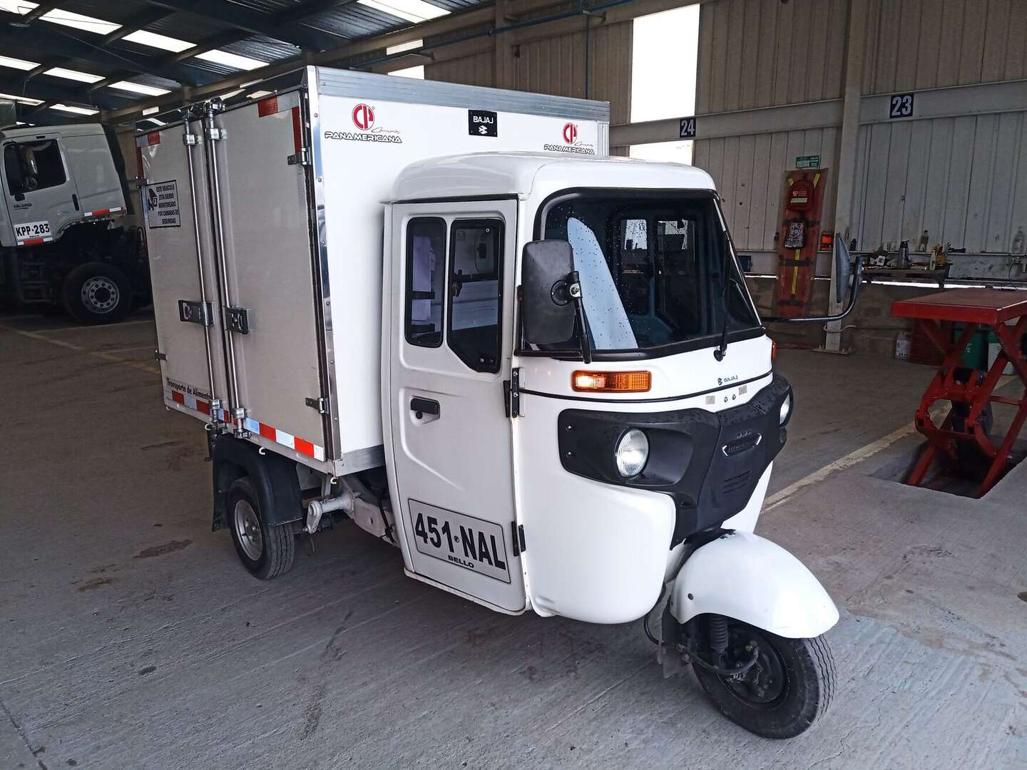 Bajaj - Bajaj RE - 2022