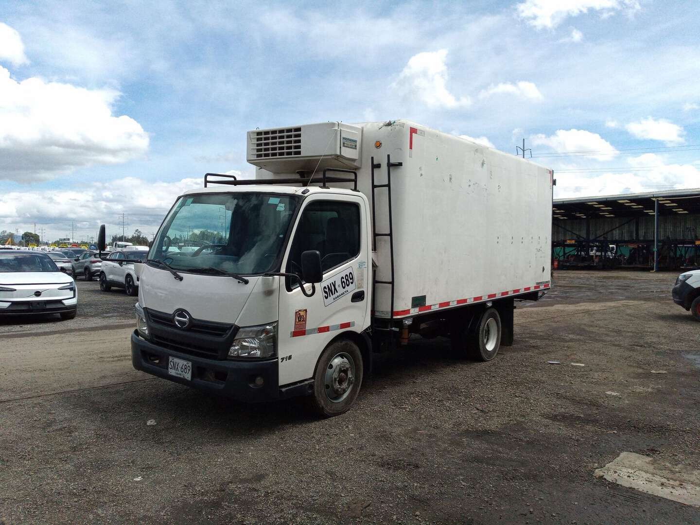 Hino - Dutro - 2016