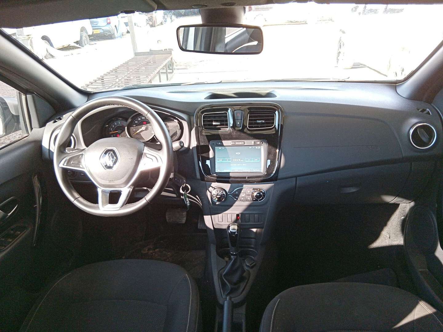 Renault - Logan - 2026