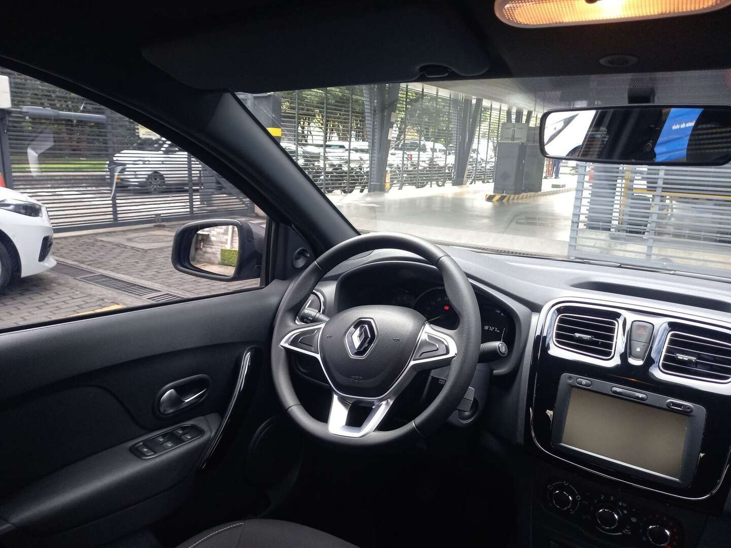 Renault - Logan - 2025