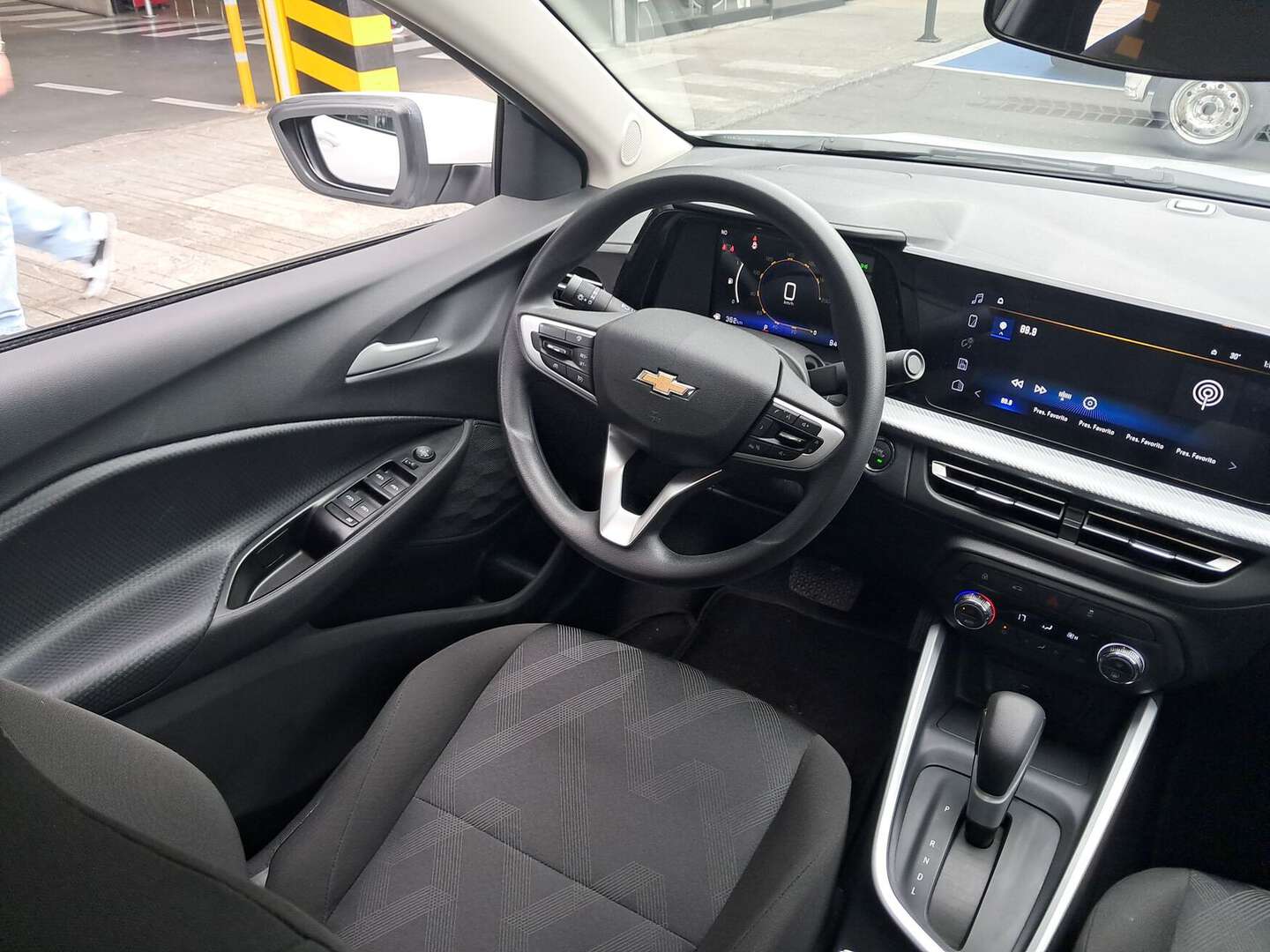 Chevrolet - Onix - 2026