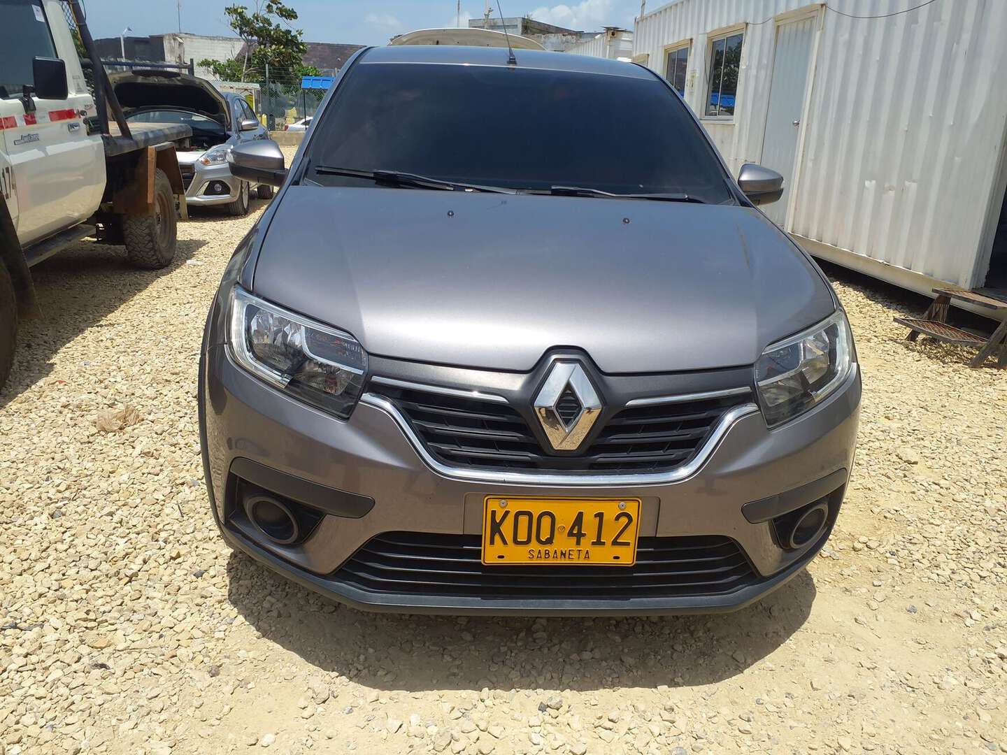 Renault - Logan - 2022