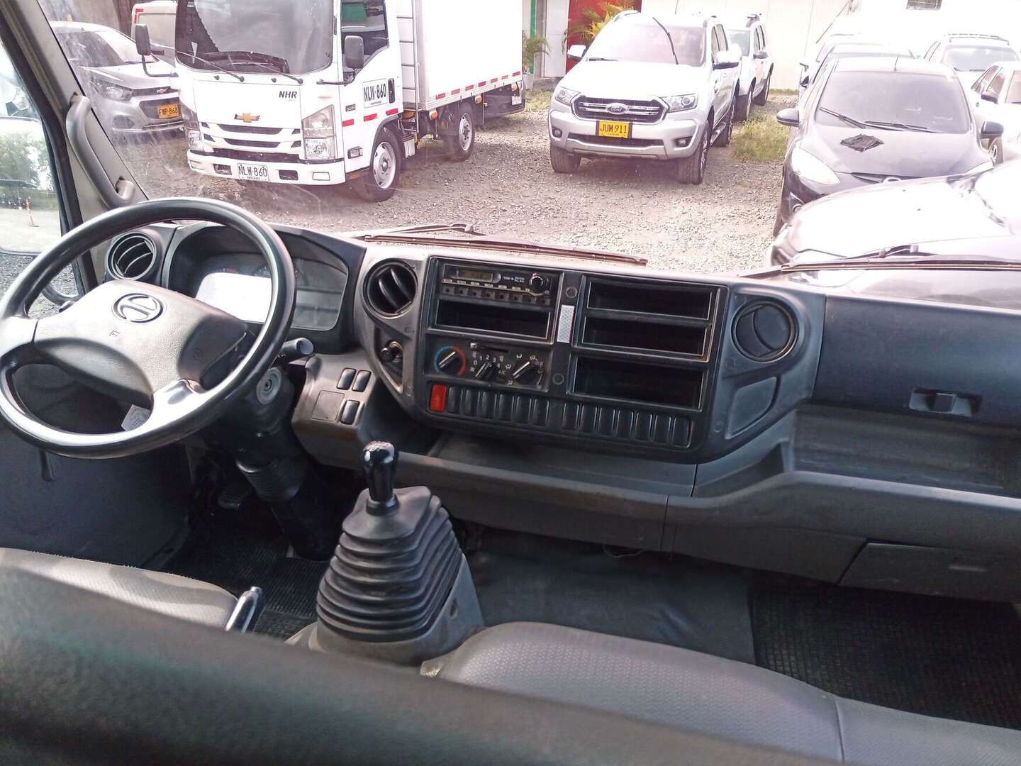 Hino - Dutro - 2016